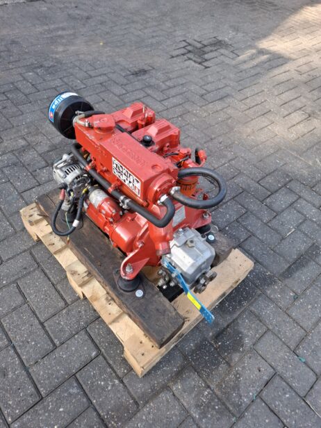 Ruggerini MM191 Marine engine 20hp with reverse gear - Image 4