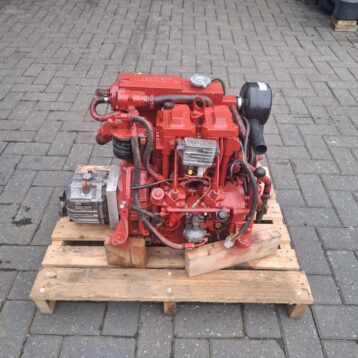 Ruggerini MM150  Marine engine 15 hp with reverse gear