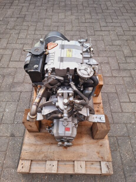 Lombardini LDW502 marine engine (11 HP) with gearbox - Image 8