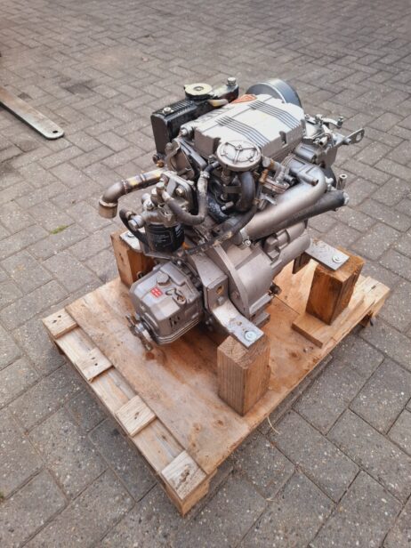 Lombardini LDW502 marine engine (11 HP) with gearbox - Image 7