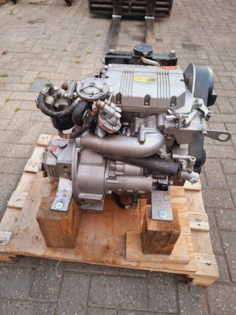 Lombardini LDW502 marine engine (11 HP) with gearbox - Image 4