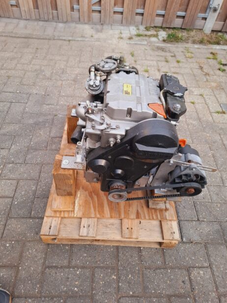 Lombardini LDW502 marine engine (11 HP) with gearbox - Image 3