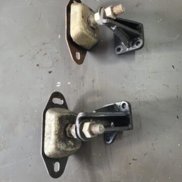 Volvo Penta MD22 Engine Mount 859861 859860 left and right