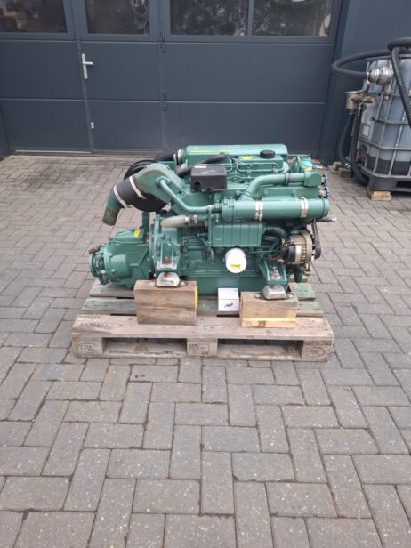 Volvo Penta MD31 62pk scheepsmotor met MS4B  keerkoppeling