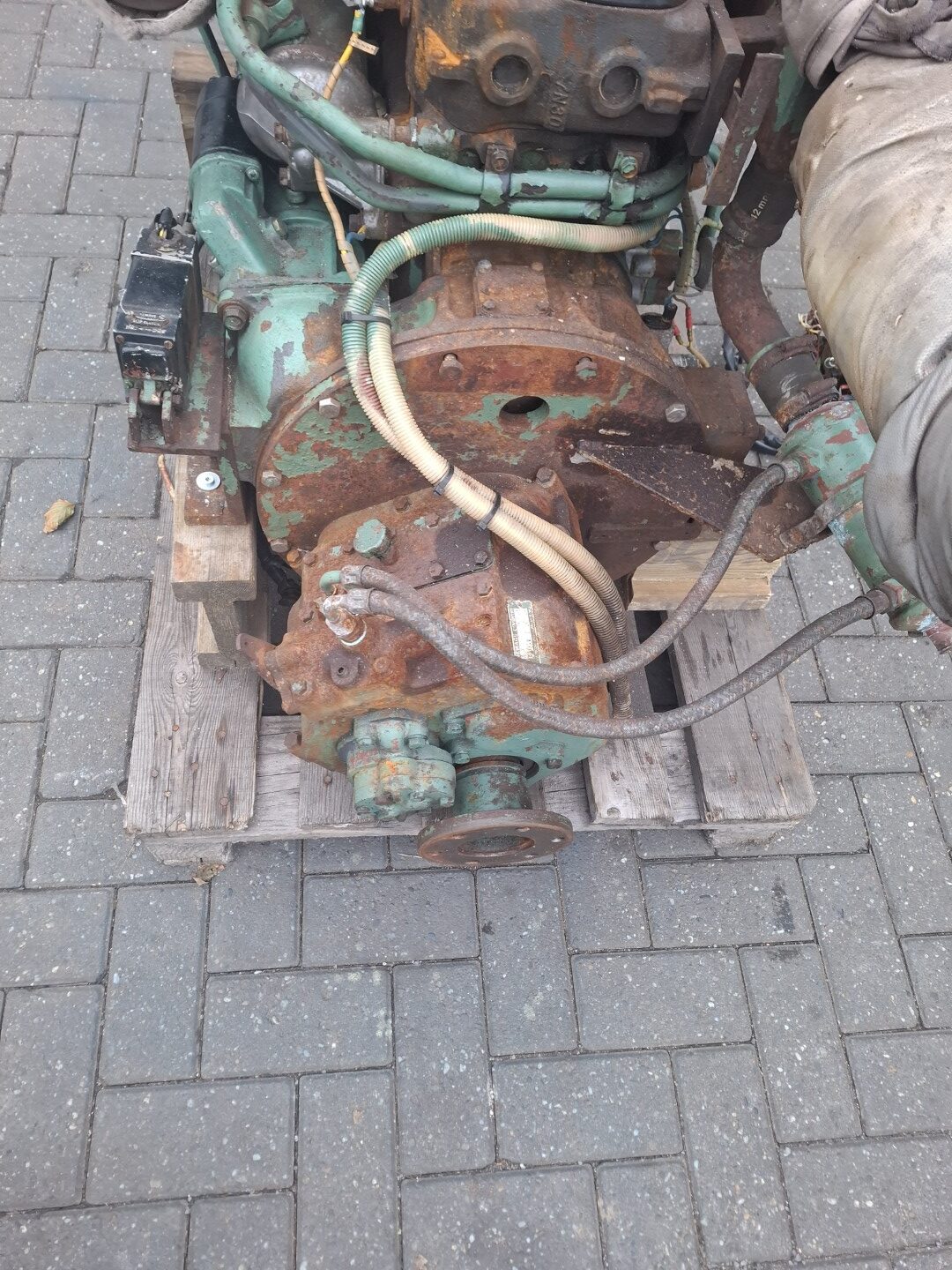 Samofa 6DS70 80HP marine engine with PRM gearbox - Image 4