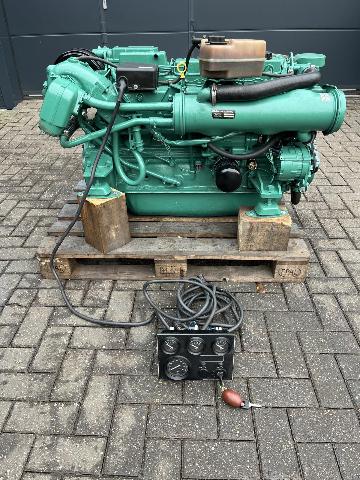 Volvo Penta TAMD41 200pk scheepsmotor met dashboard (alleen motor) - Afbeelding 9