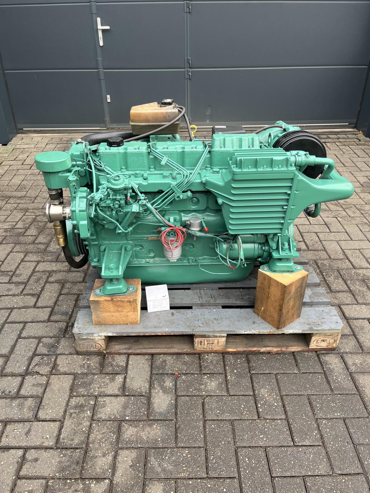 Volvo Penta TAMD41 200pk scheepsmotor met dashboard (alleen motor)