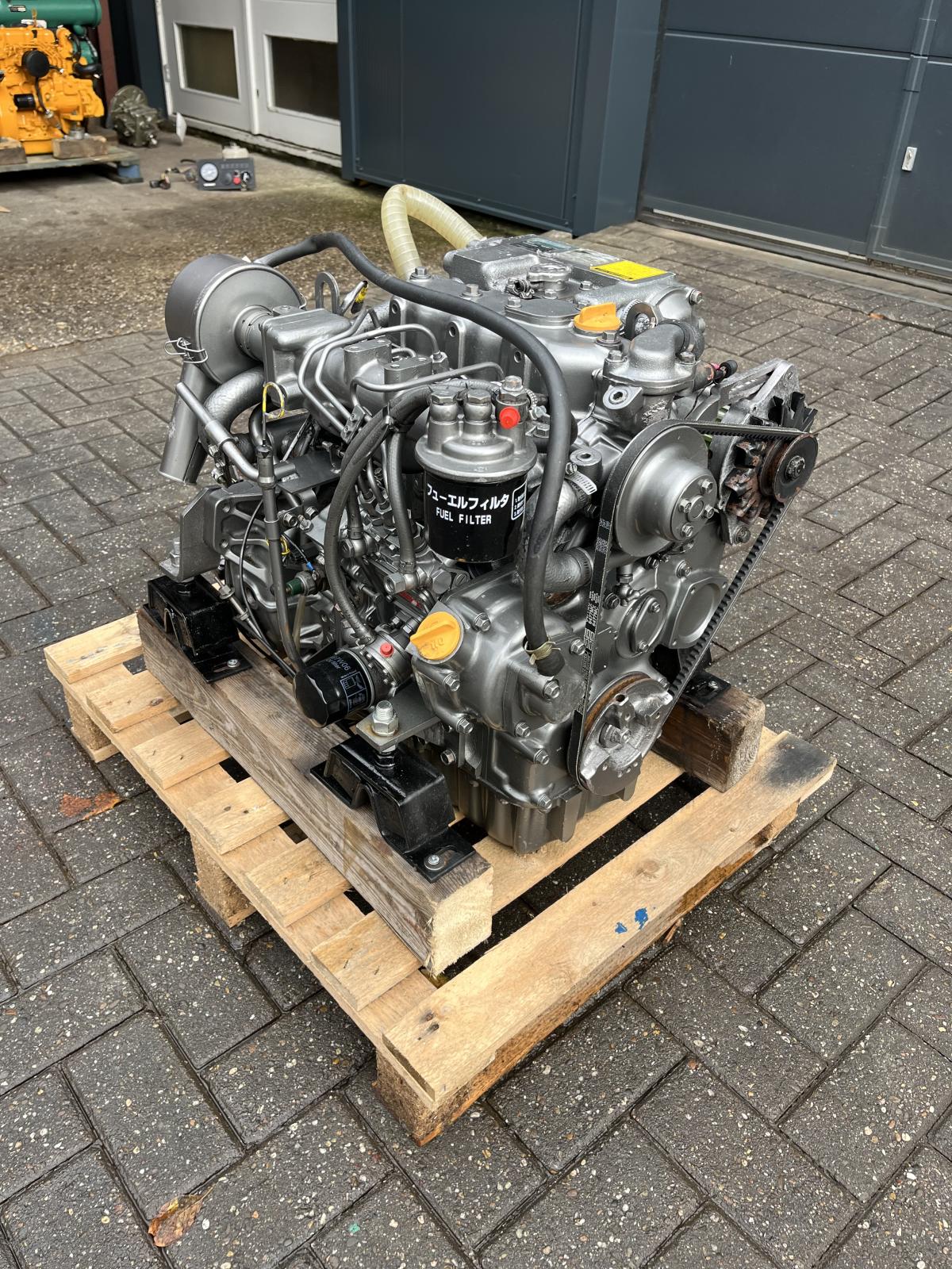 Yanmar 3JH2E 38 PS Schiffsmotor komplett mit Getriebe und Armaturenbrett – Bild 3