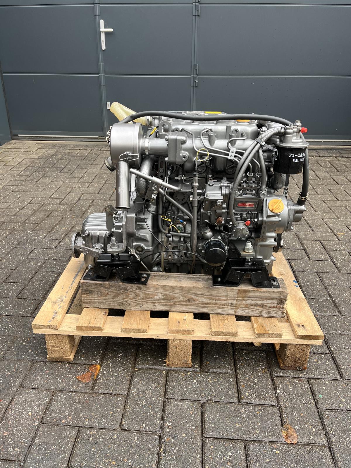 Yanmar 3JH2E 38 PS Schiffsmotor komplett mit Getriebe und Armaturenbrett