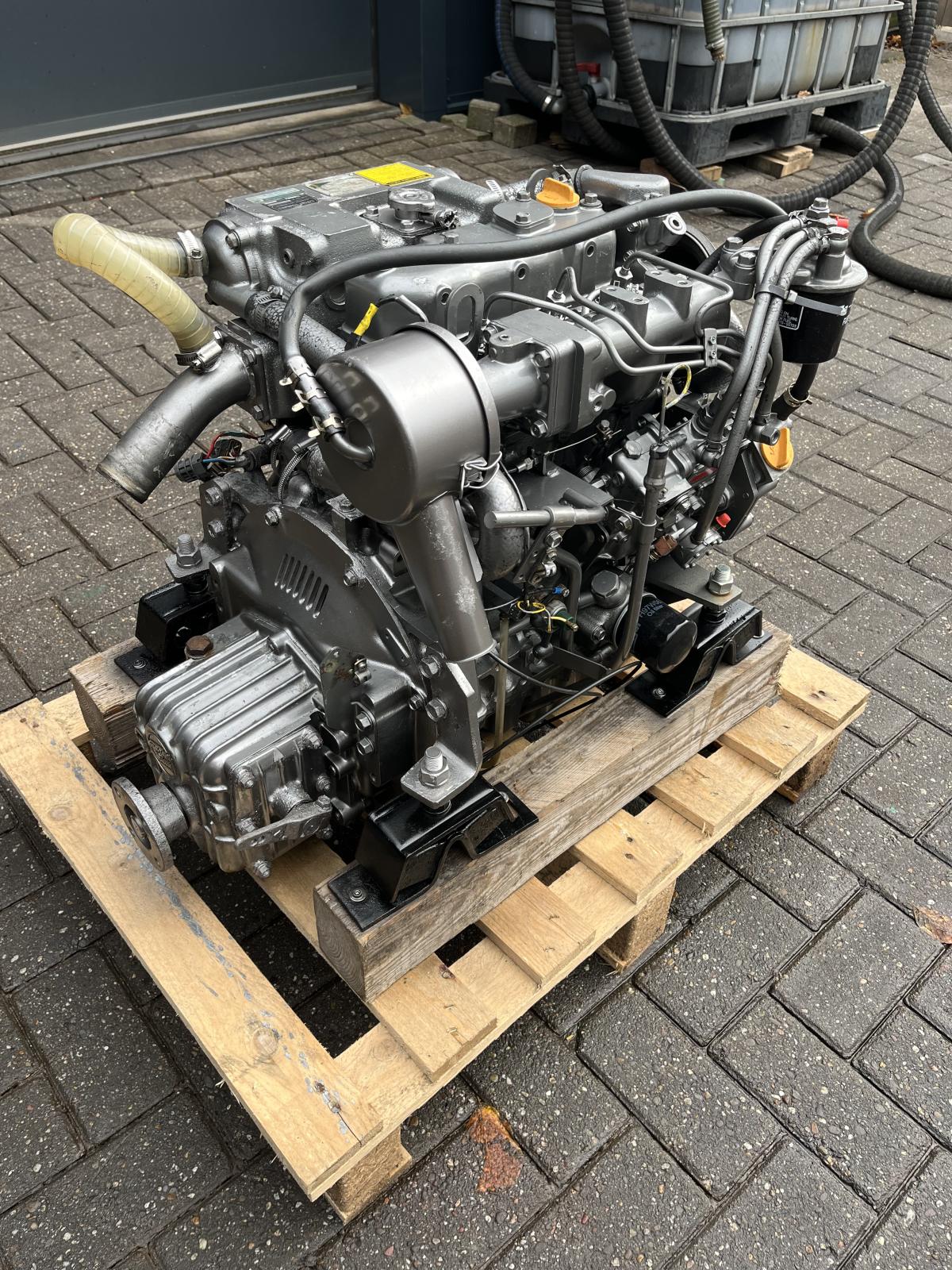 Yanmar 3JH2E 38 PS Schiffsmotor komplett mit Getriebe und Armaturenbrett – Bild 9