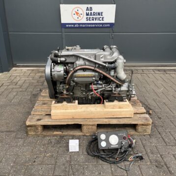 Yanmar scheepsmotor  4JH4-HTE  110pk Warmtewisselaar Kanzaki KM4A keerkoppeling