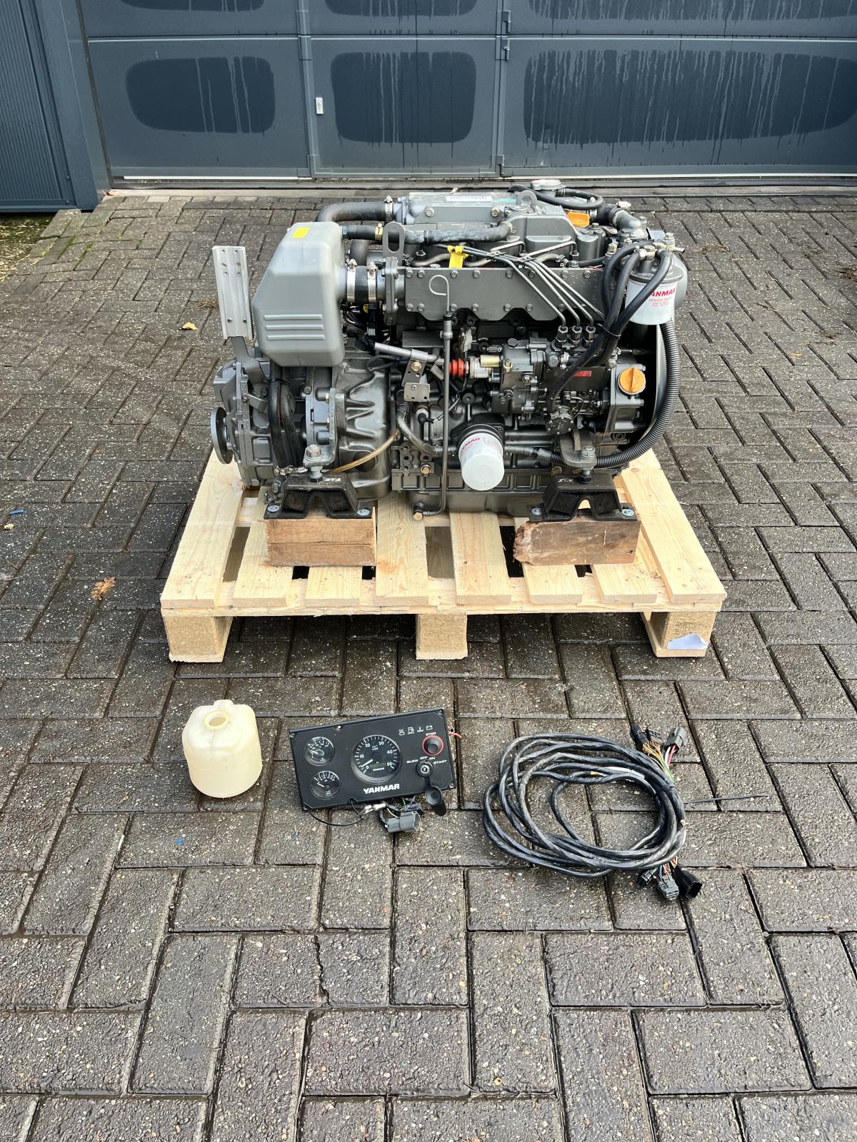 Yanmar 4JH40E scheepsmotor 53pk Warmtewisselaar Kanzaki KM4A keerkoppeling