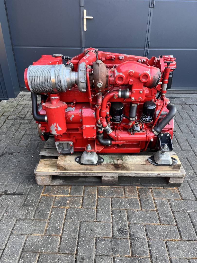 Iveco 280 hp - 8061-SRM25 - marine engine with heat exchanger - Image 3