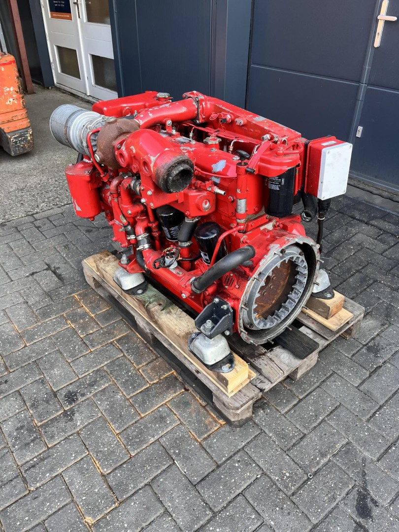 Iveco 280 hp - 8061-SRM25 - marine engine with heat exchanger - Image 4