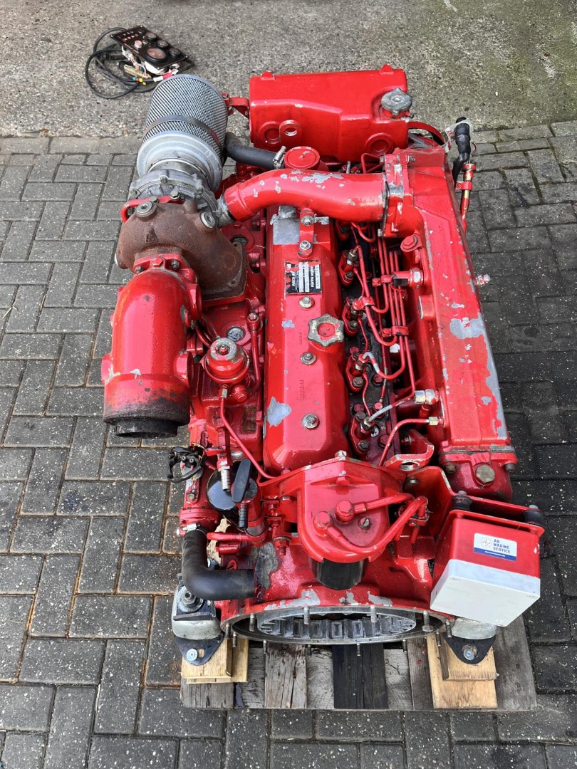 Iveco 280 hp - 8061-SRM25 - marine engine with heat exchanger - Image 5