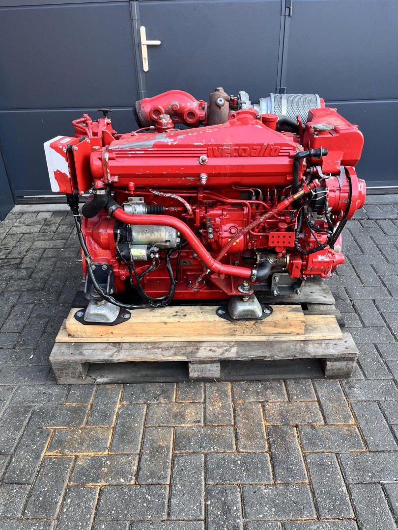 Iveco 280 hp - 8061-SRM25 - marine engine with heat exchanger - Image 7