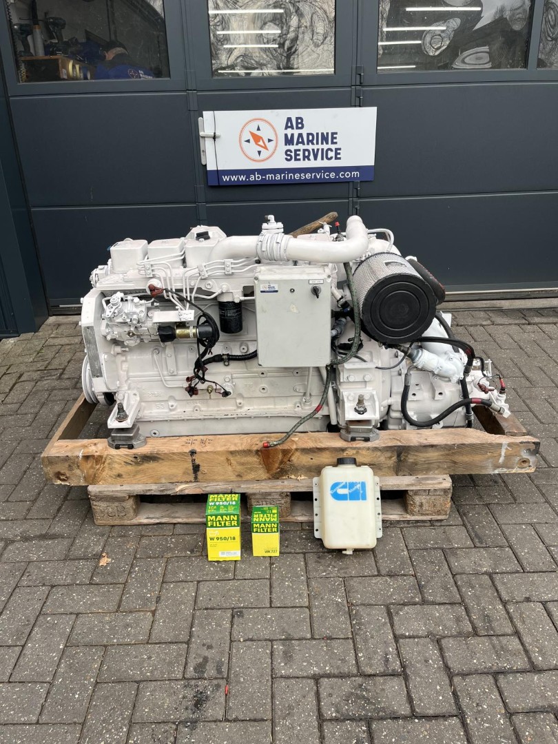 Cummins (2x) 6BT5.9M 150Ps mit Getriebe 24V Kielkühlung Twin Disc MG5050