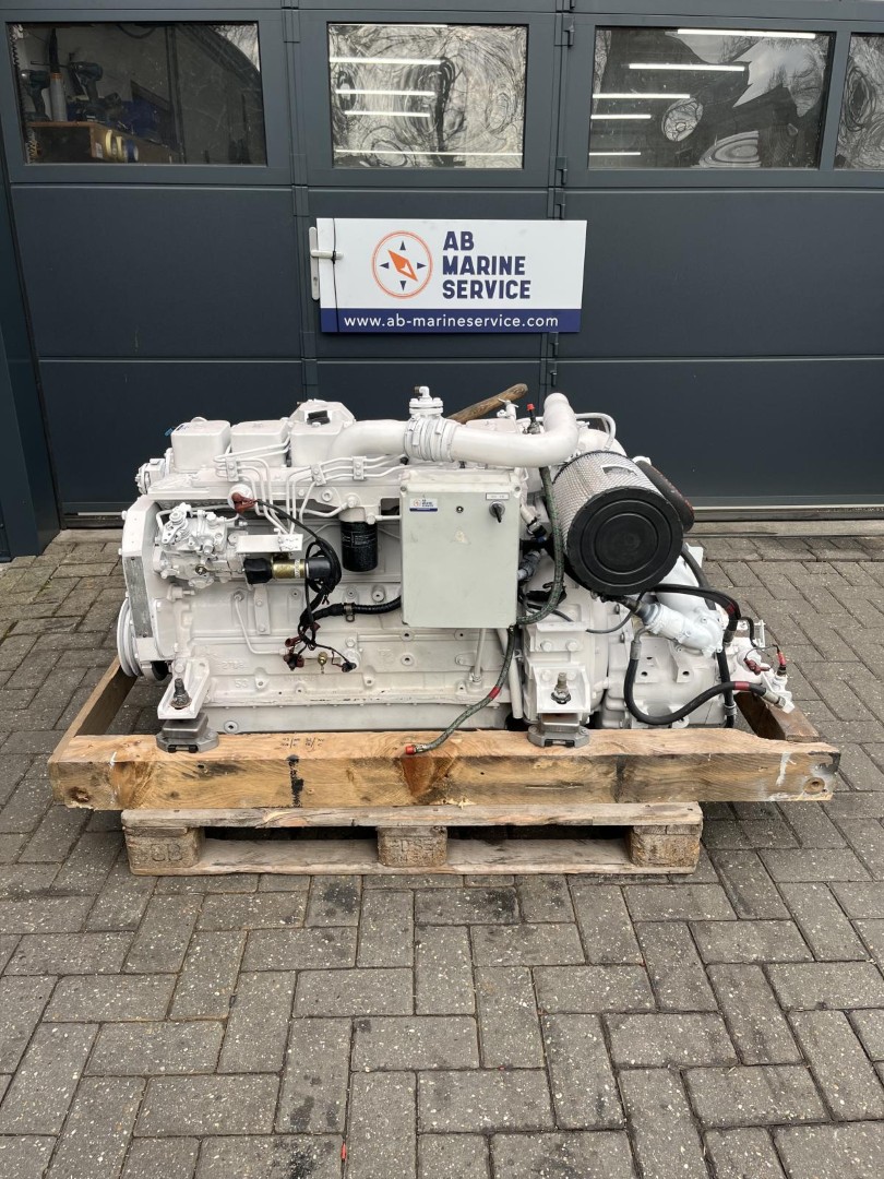 Cummins (2x) 6BT5.9M 150Ps mit Getriebe 24V Kielkühlung Twin Disc MG5050 – Bild 8