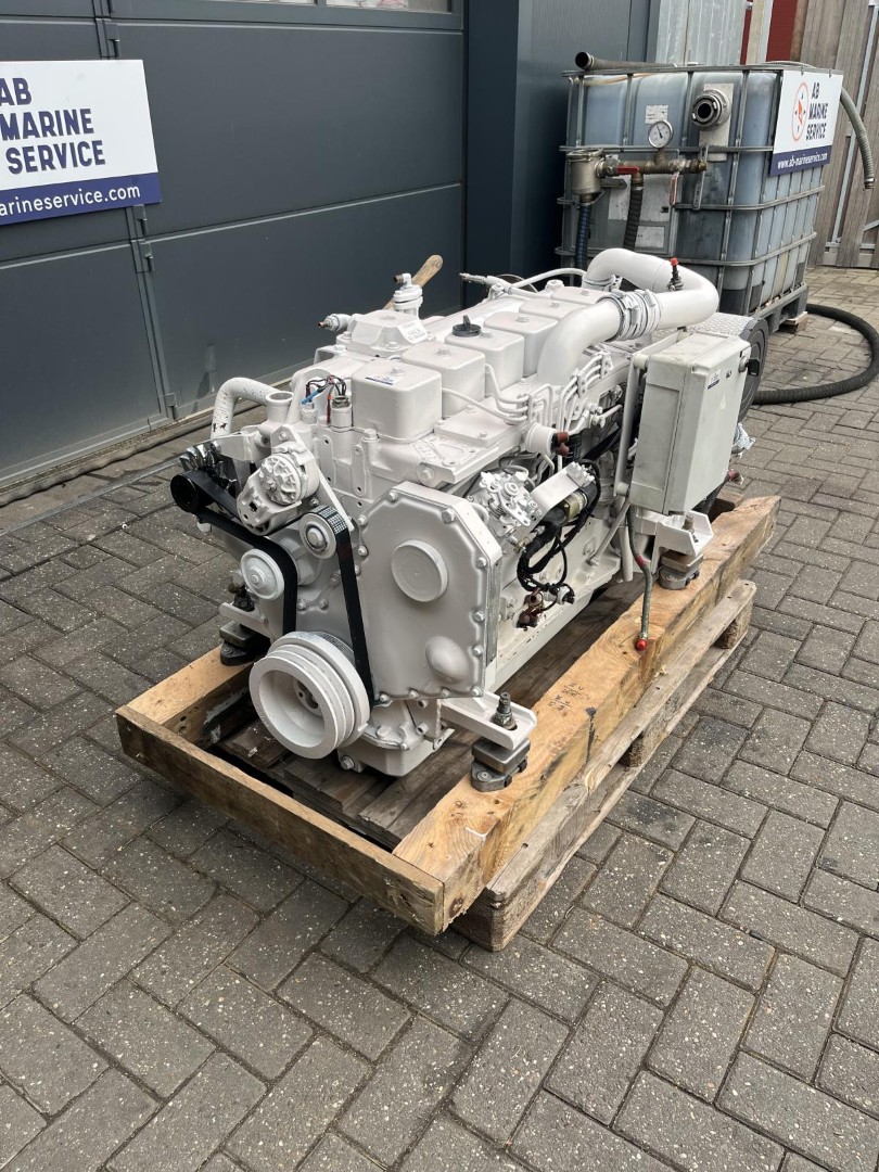 Cummins (2x) 6BT5.9M 150Ps mit Getriebe 24V Kielkühlung Twin Disc MG5050 – Bild 7