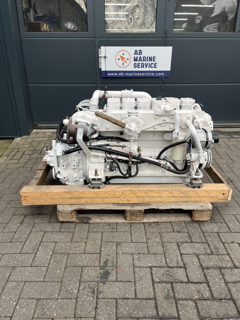 Cummins (2x) 6BT5.9M 150Ps mit Getriebe 24V Kielkühlung Twin Disc MG5050 – Bild 5