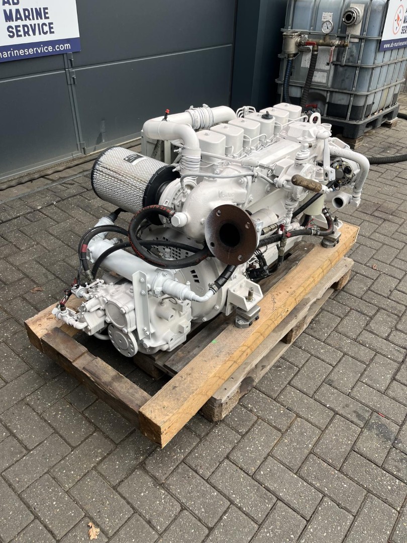Cummins (2x) 6BT5.9M 150Ps mit Getriebe 24V Kielkühlung Twin Disc MG5050 – Bild 4