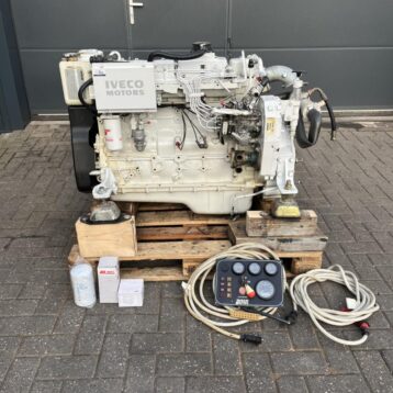 Iveco N67-MNA M15 110HP Marine Engine (2x)
