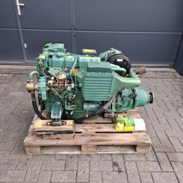 Volvo Penta TAMD31A twee 130pk scheepsmotor warmtewisselaar
