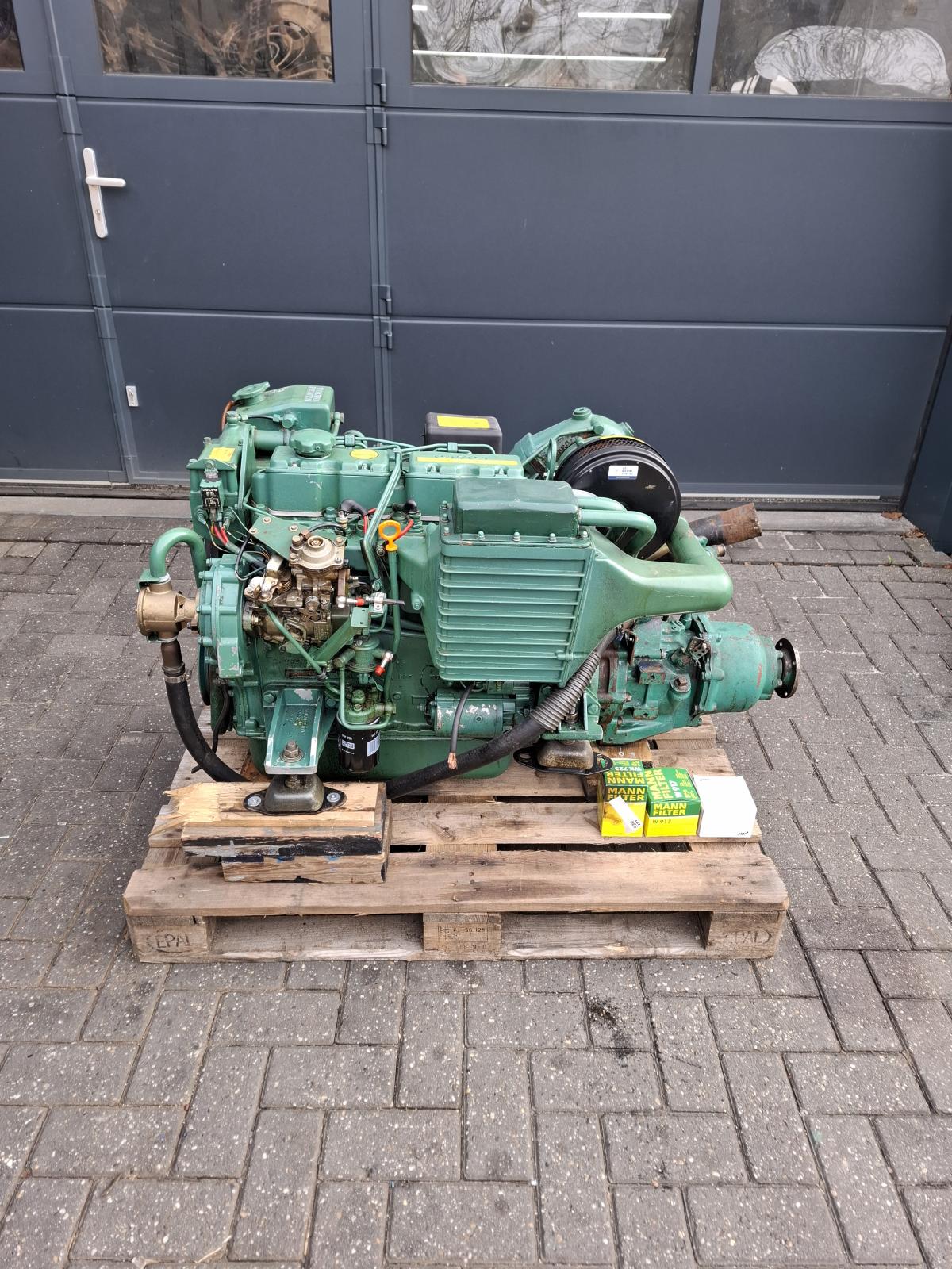 Volvo Penta TAMD31A twee 130pk scheepsmotor warmtewisselaar