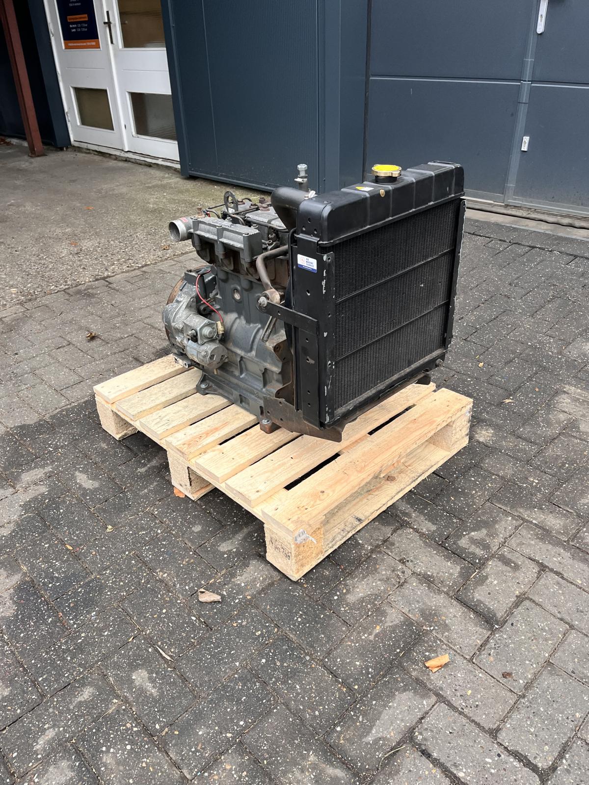 Lister LPW3 diesel engine with radiator - Image 4