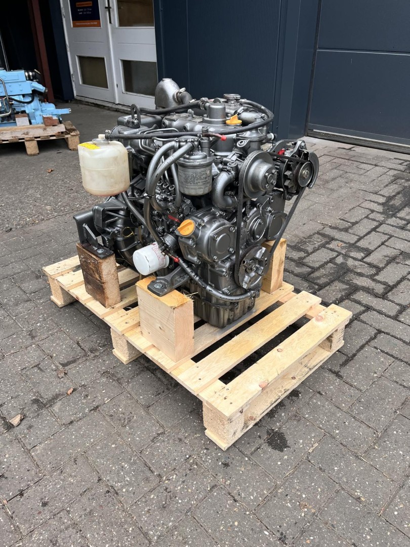 Yanmar 3JH25A 25pk scheepsmotor compleet met keerkoppeling en dashboard - Afbeelding 7