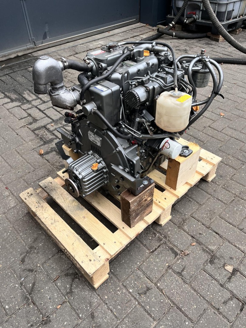 Yanmar 3JH25A 25pk scheepsmotor compleet met keerkoppeling en dashboard - Afbeelding 11