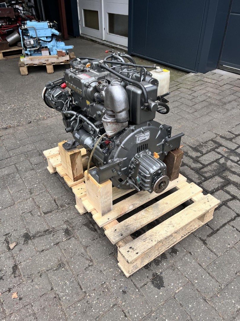 Yanmar 3JH25A 25pk scheepsmotor compleet met keerkoppeling en dashboard - Afbeelding 4