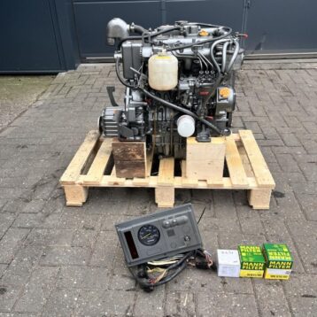 Yanmar 3JH25A 25pk scheepsmotor compleet met keerkoppeling en dashboard