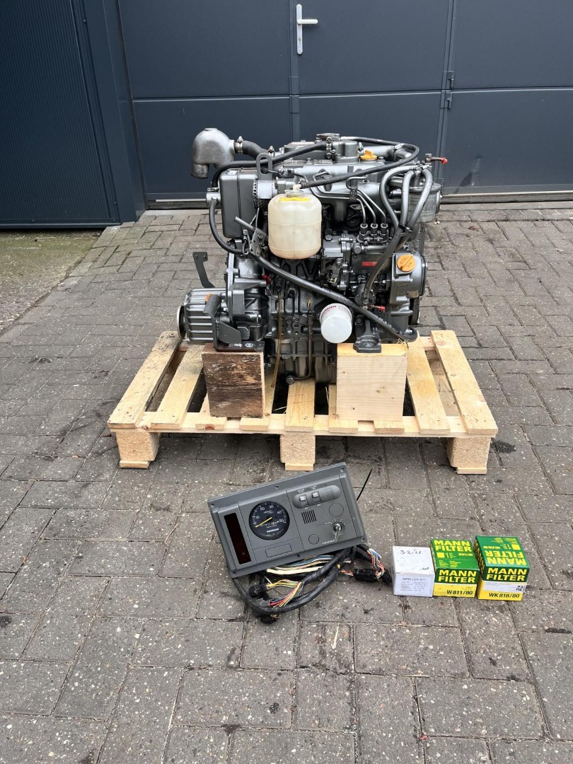 Yanmar 3JH25A 25pk scheepsmotor compleet met keerkoppeling en dashboard